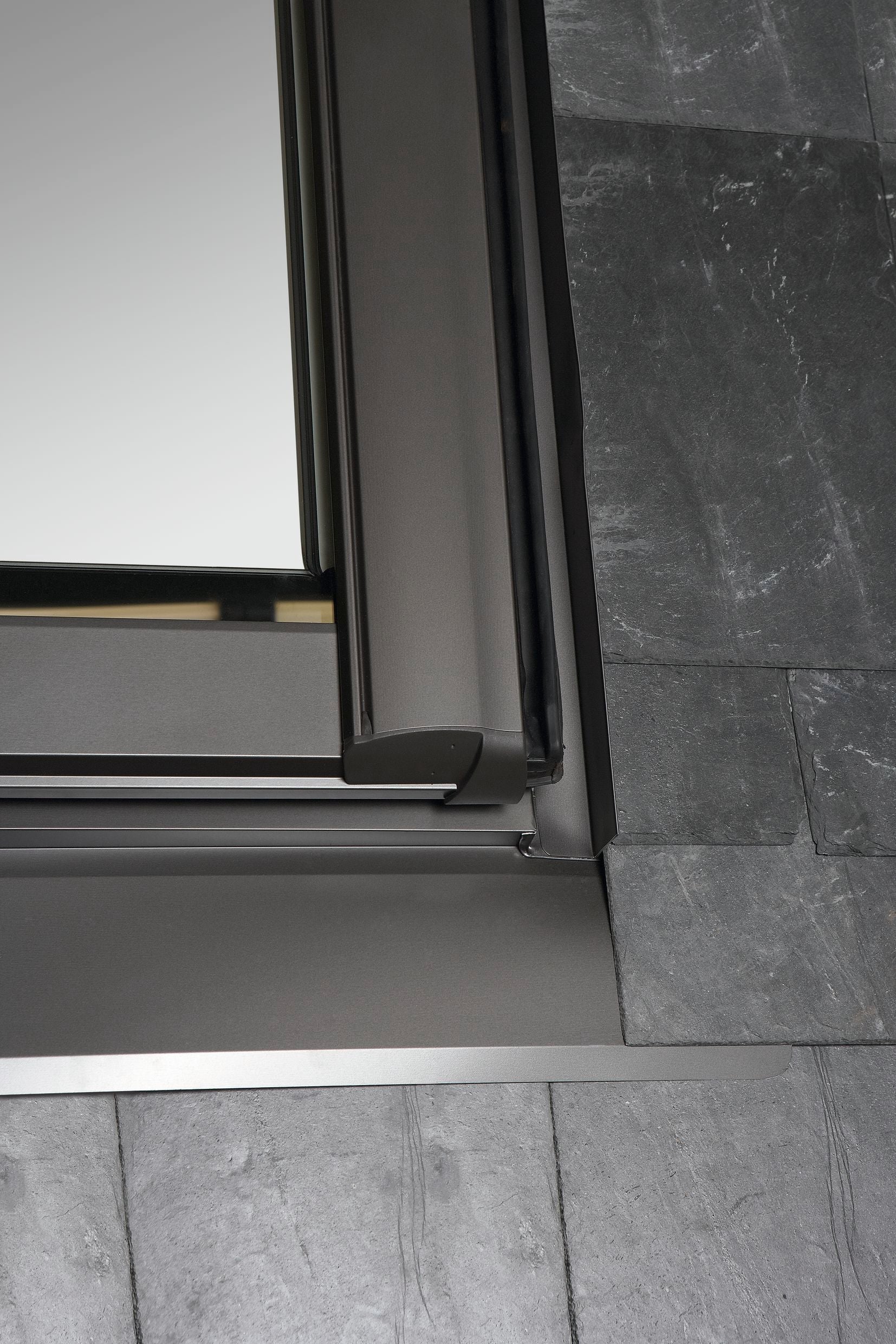 Designo Raccord de toiture encastré ETL Rx Ardoise avec noquets pose encastrée