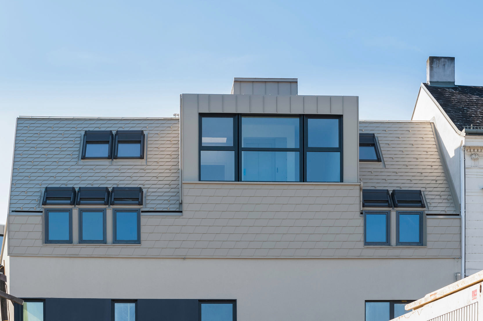 Designo Raccord de toiture EFF Rx Tuiles avec éléments latéraux continus
